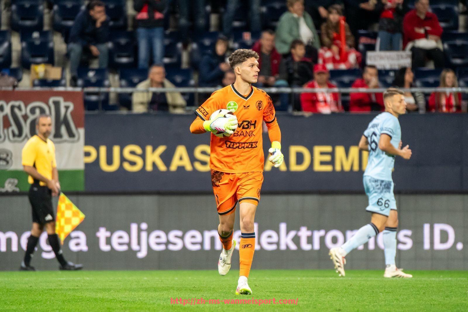 完美体育app-法甲经典历史比赛盘点:那些年我们追过的巅峰对决